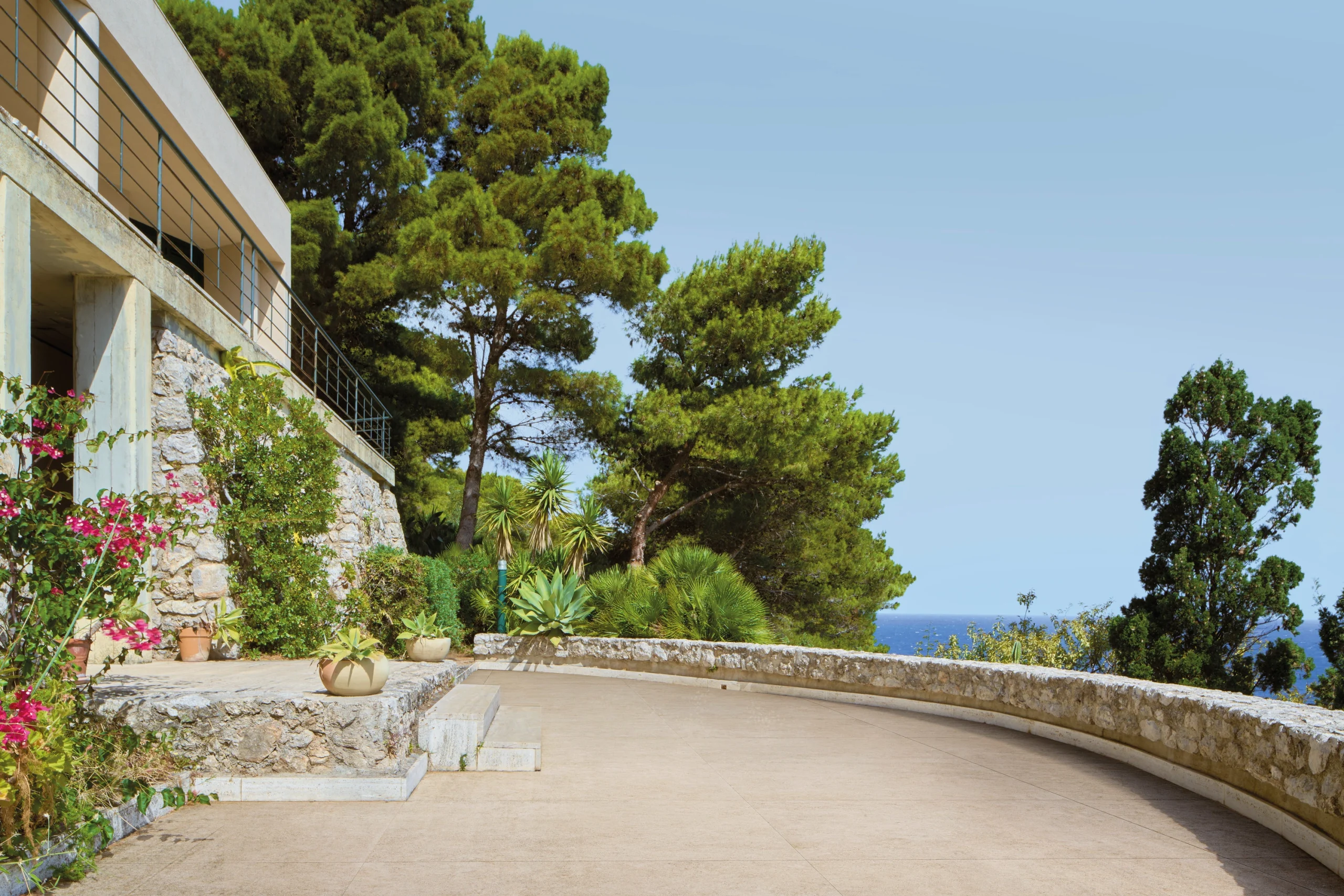 Lexicon Tiles/Slabs | Pietra Di Fez exterior flooring in entry way area